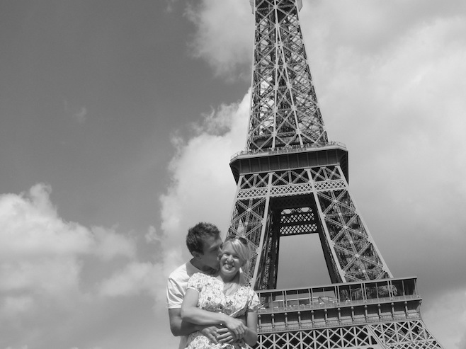 FR Paris Eiffel Tower Kiss